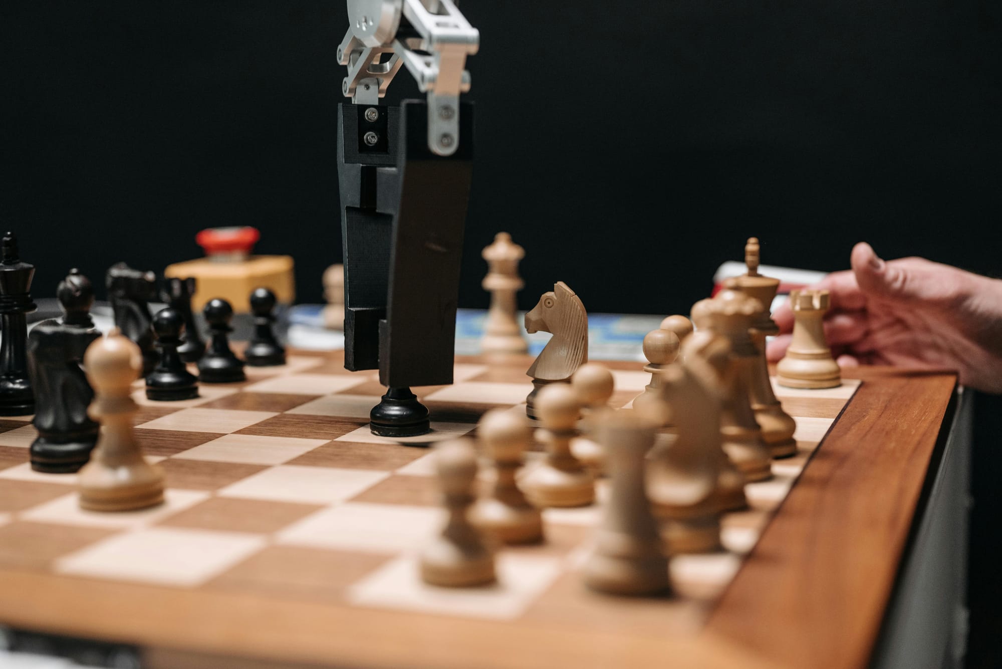 SenseRobot Unveils Chess Mini: The AI-Powered Robotic Mentor Bringing the “Soul” Back to the Board